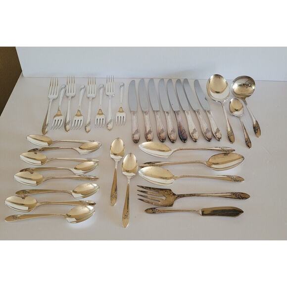 ONEIDA SILVER 34pc -Serves 8 - White Orchid Silverplate Tudor Plated 1953